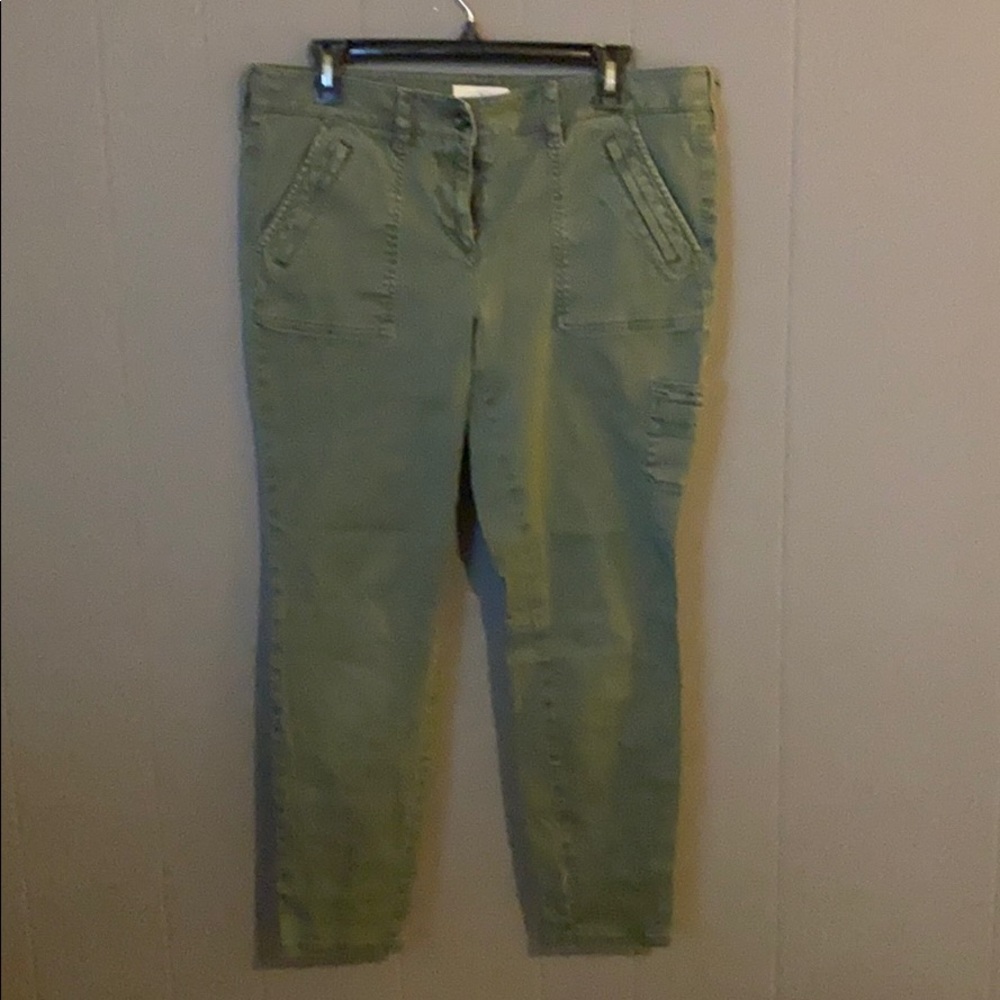 Loft skinny cargo capris